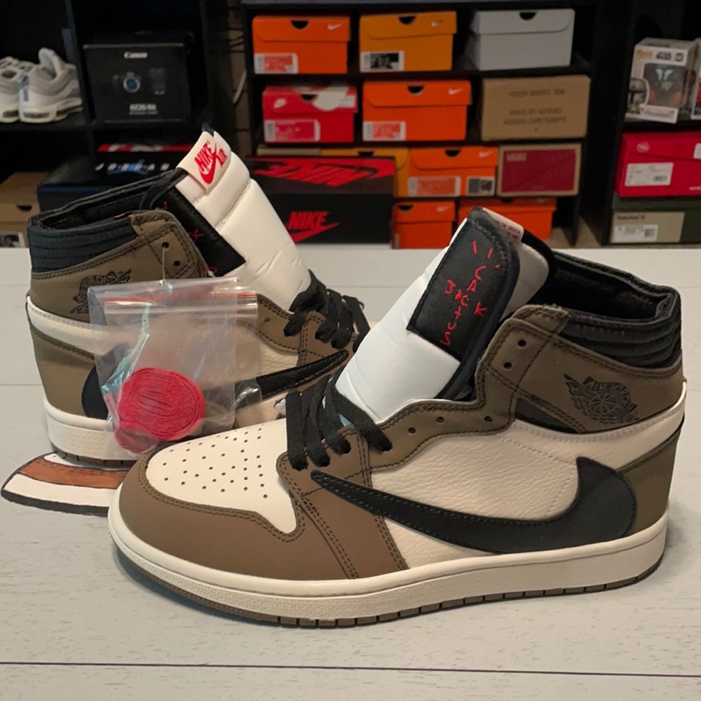 Travis Scott x Air Jordan 1 High UA - Picture 1 of 5